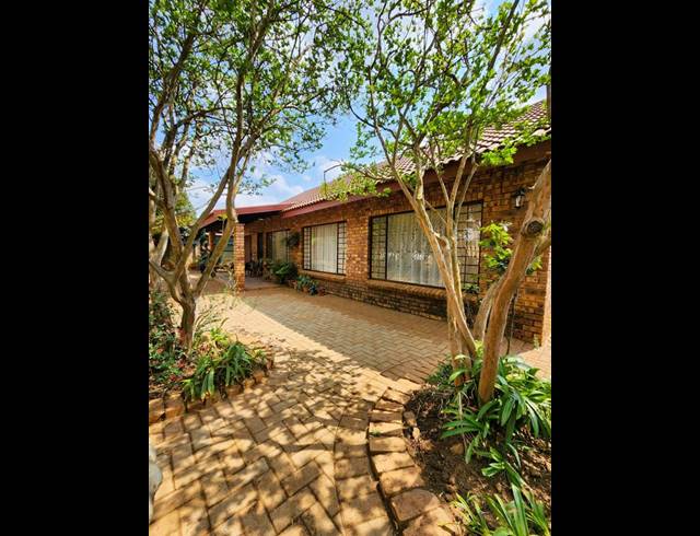 3 BEDROOM HOUSE FOR SALE IN LYDENBURG